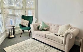 Stunning Flat Close To Beach
