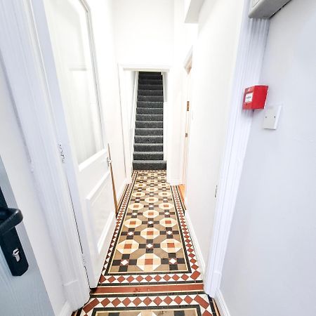 Stunning Flat Close To Beach Swansea Exterior photo