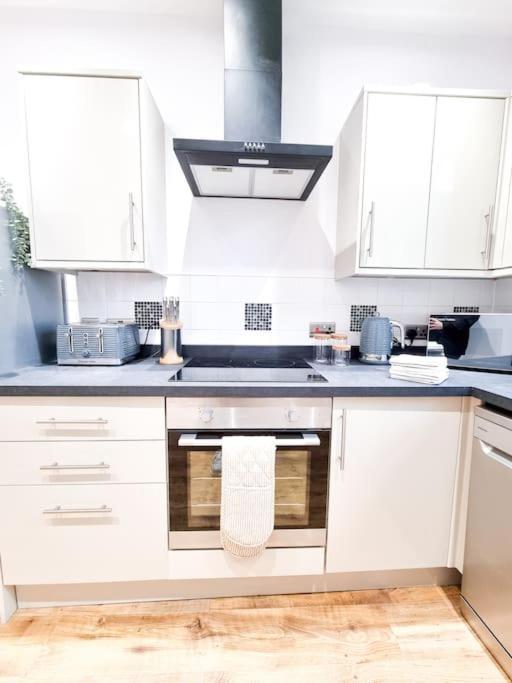Stunning Flat Close To Beach Swansea Exterior photo