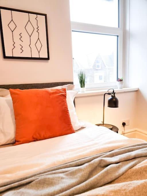 Stunning Flat Close To Beach Swansea Exterior photo