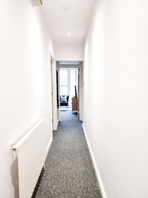 Stunning Flat Close To Beach Swansea Exterior photo