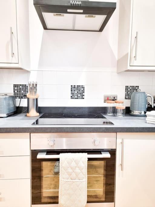 Stunning Flat Close To Beach Swansea Exterior photo