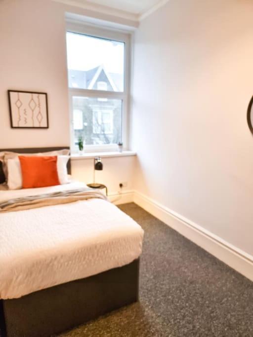 Stunning Flat Close To Beach Swansea Exterior photo