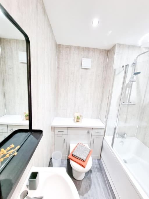 Stunning Flat Close To Beach Swansea Exterior photo