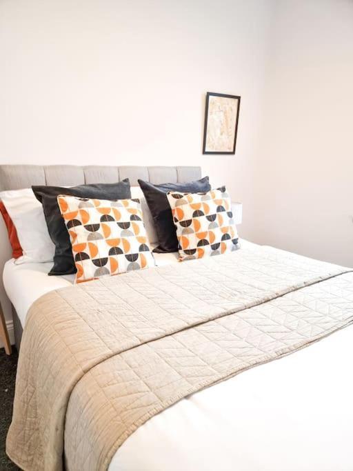 Stunning Flat Close To Beach Swansea Exterior photo