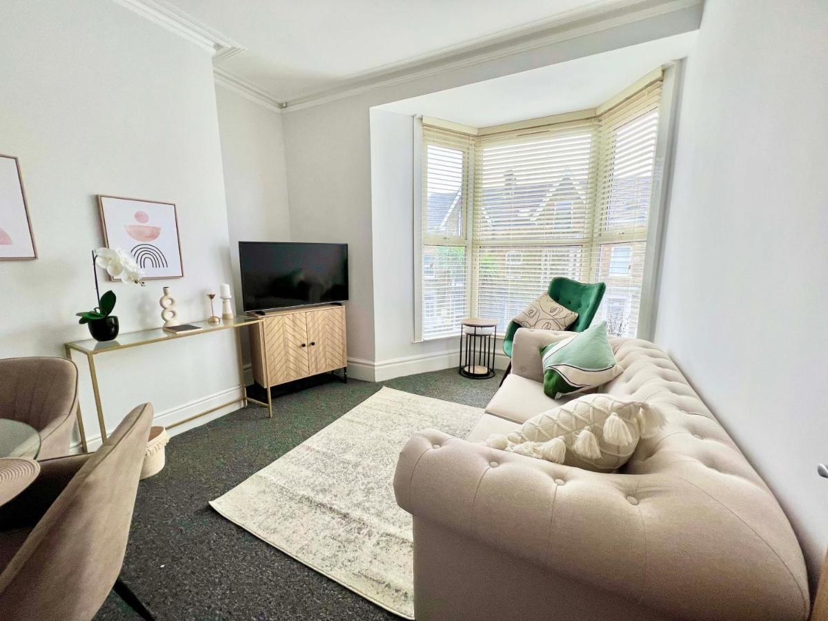 Stunning Flat Close To Beach Swansea Exterior photo