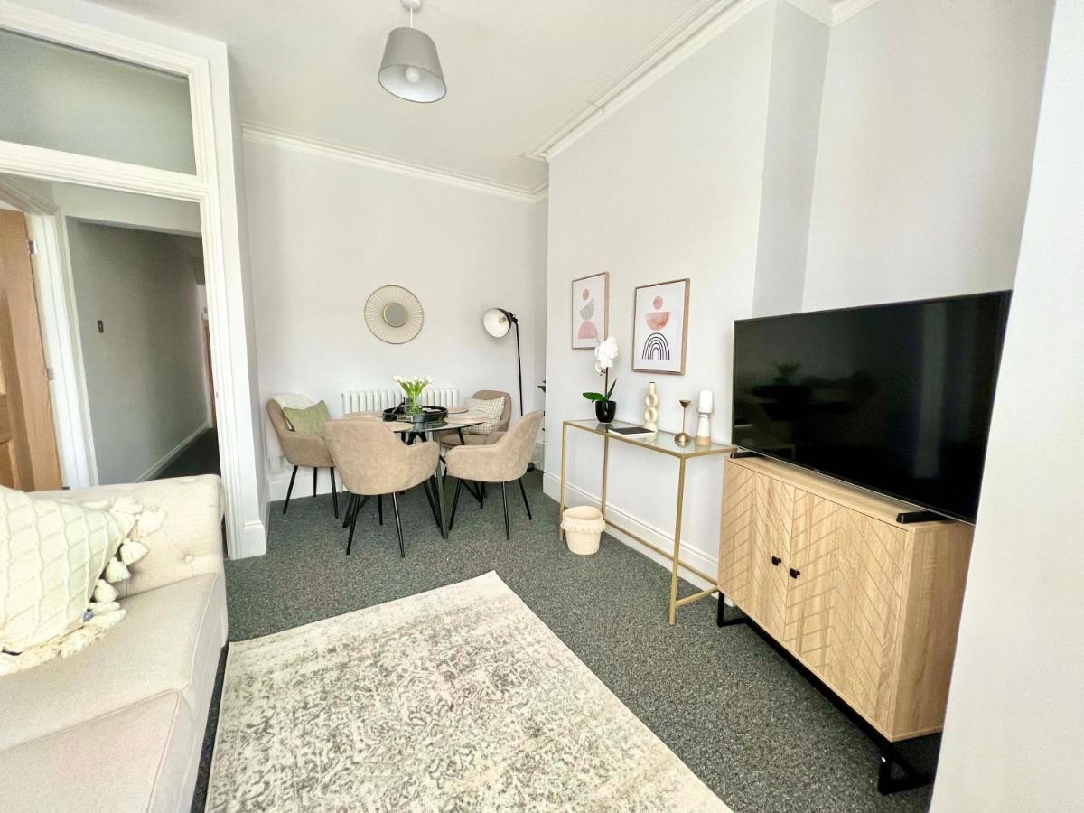 Stunning Flat Close To Beach Swansea Exterior photo