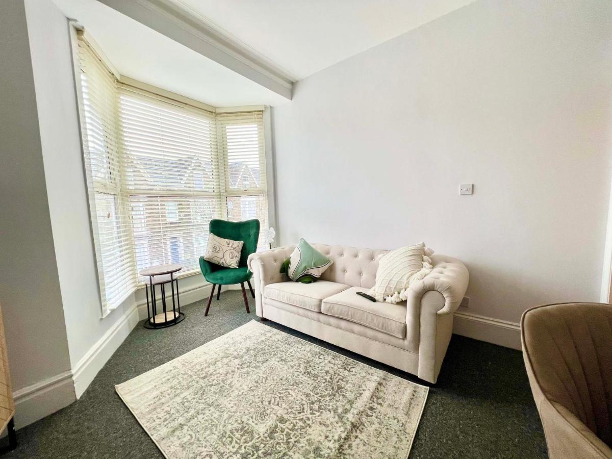 Stunning Flat Close To Beach Swansea Exterior photo